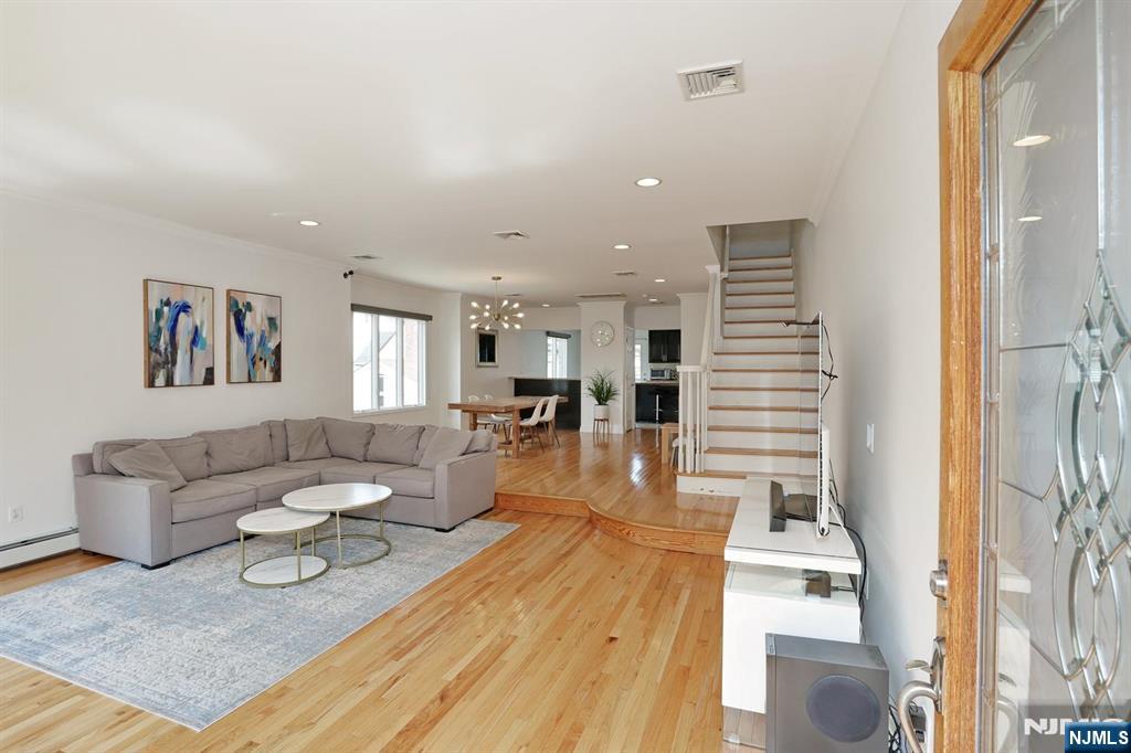 27 Lawton Avenue C0027 - Photo 3