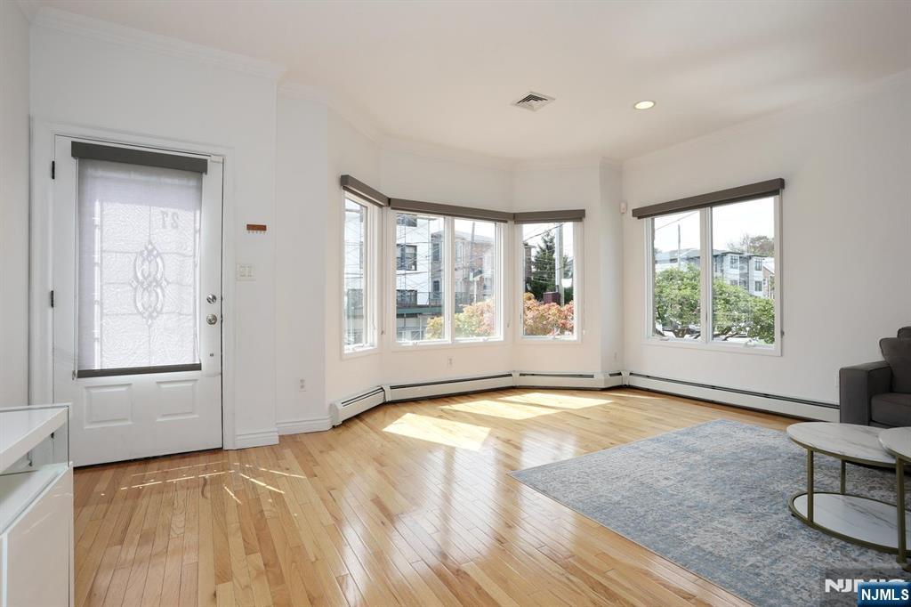 27 Lawton Avenue C0027 - Photo 4