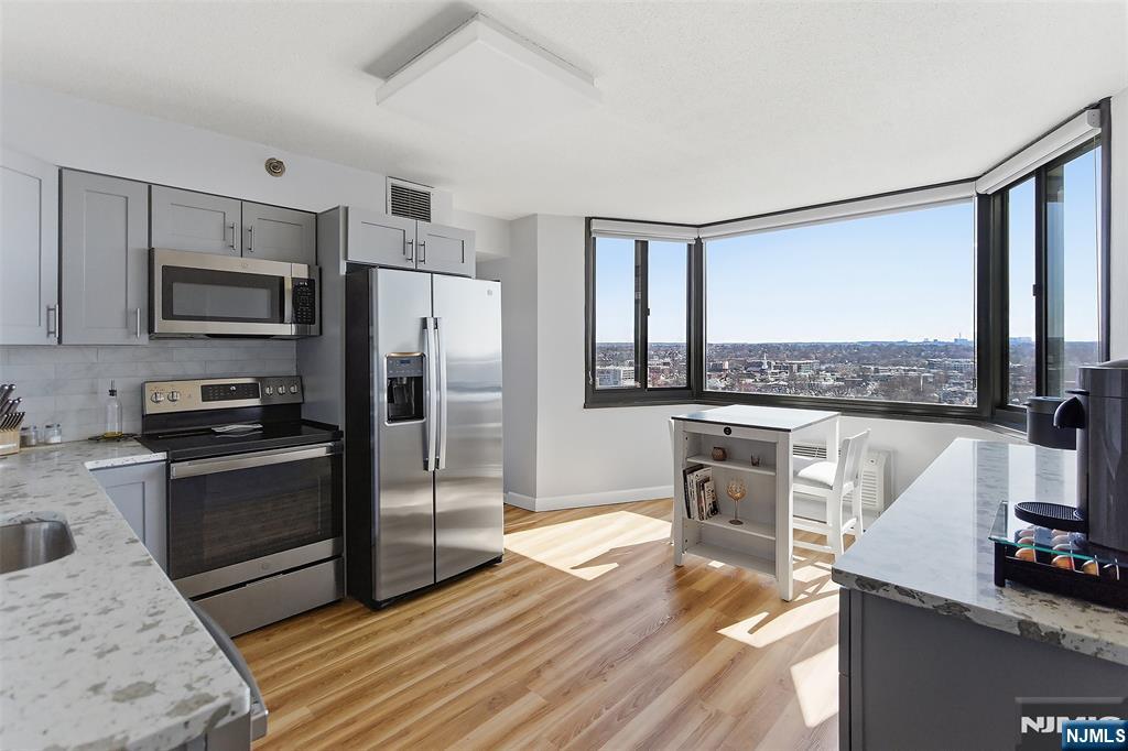 326 Prospect Avenue 11E - Photo 3