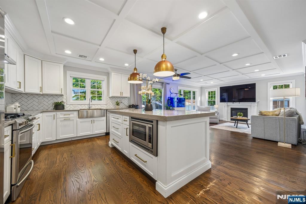 Photo 1 of Sale Pending at 9 Burnet Hl Rd, Livingston, NJ 07039 | MLS# 26033826 | Listing updated on 2026-09-24