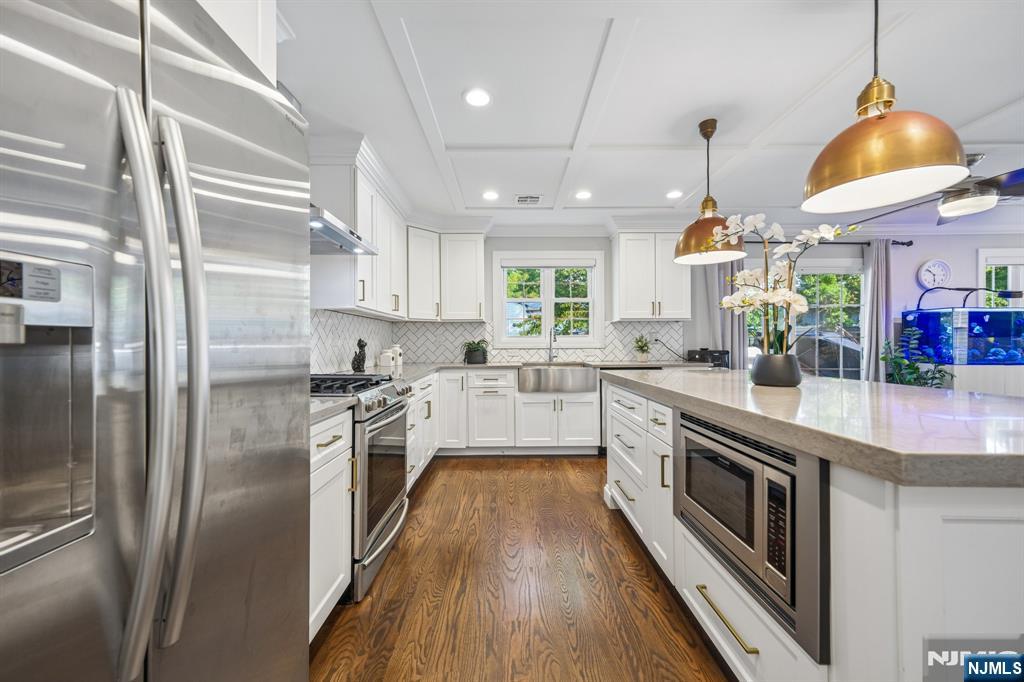 Photo 3 of Sale Pending at 9 Burnet Hl Rd, Livingston, NJ 07039 | MLS# 26033826 | Listing updated on 2026-09-24