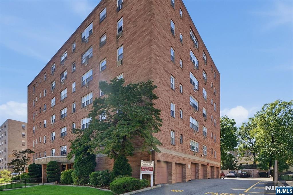 25 Jefferson Street 6D