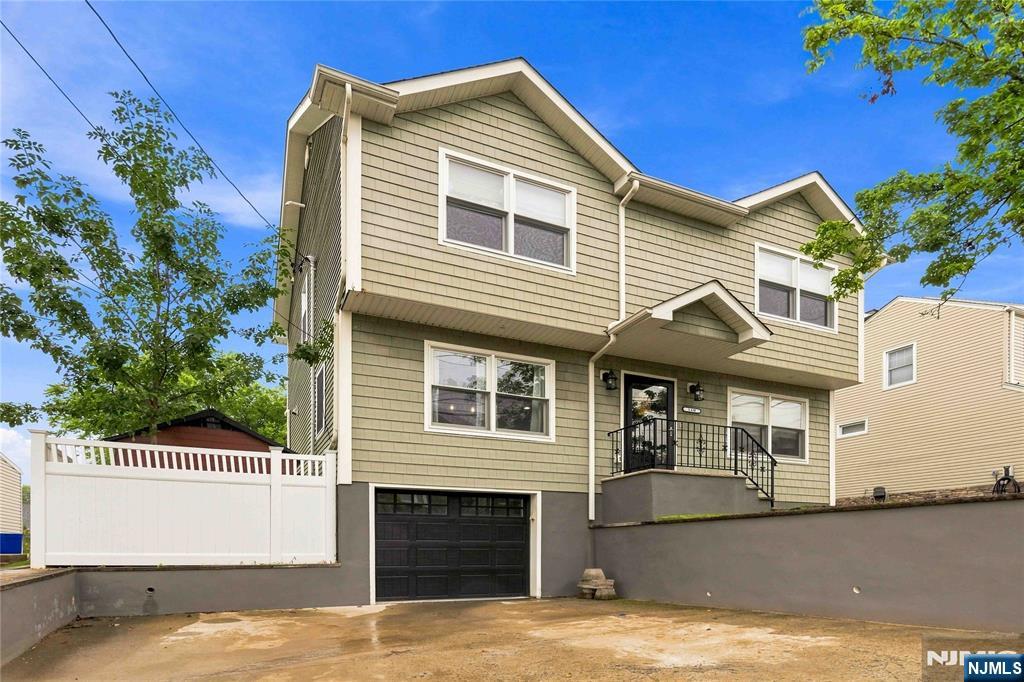 160 Arlington Boulevard - Photo 1