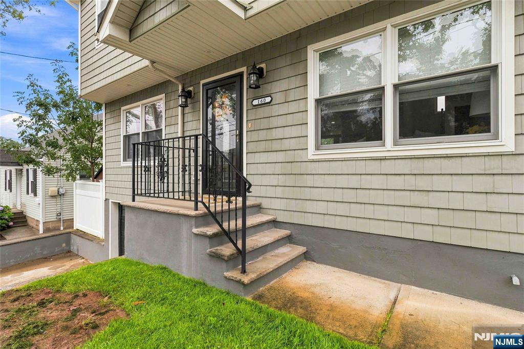 Photo 4 of Single family home for sale at 160 Arlington Blvd, North Arlington, NJ 07031 | MLS# 26033845 | Listing updated on 2026-09-19