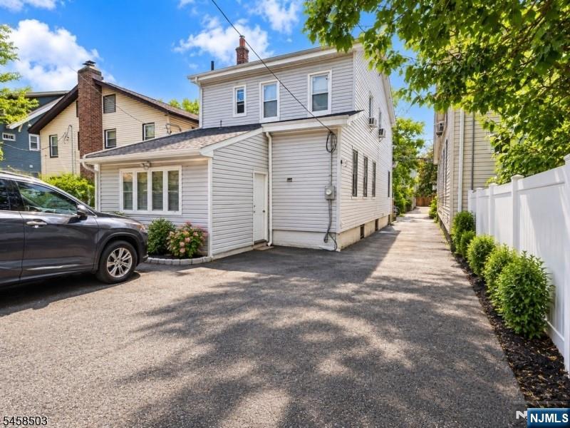 155 Weequahic Avenue - Photo 3