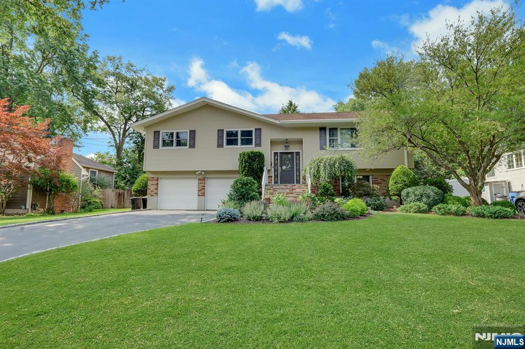 33 Hurlbut Street - Photo 2