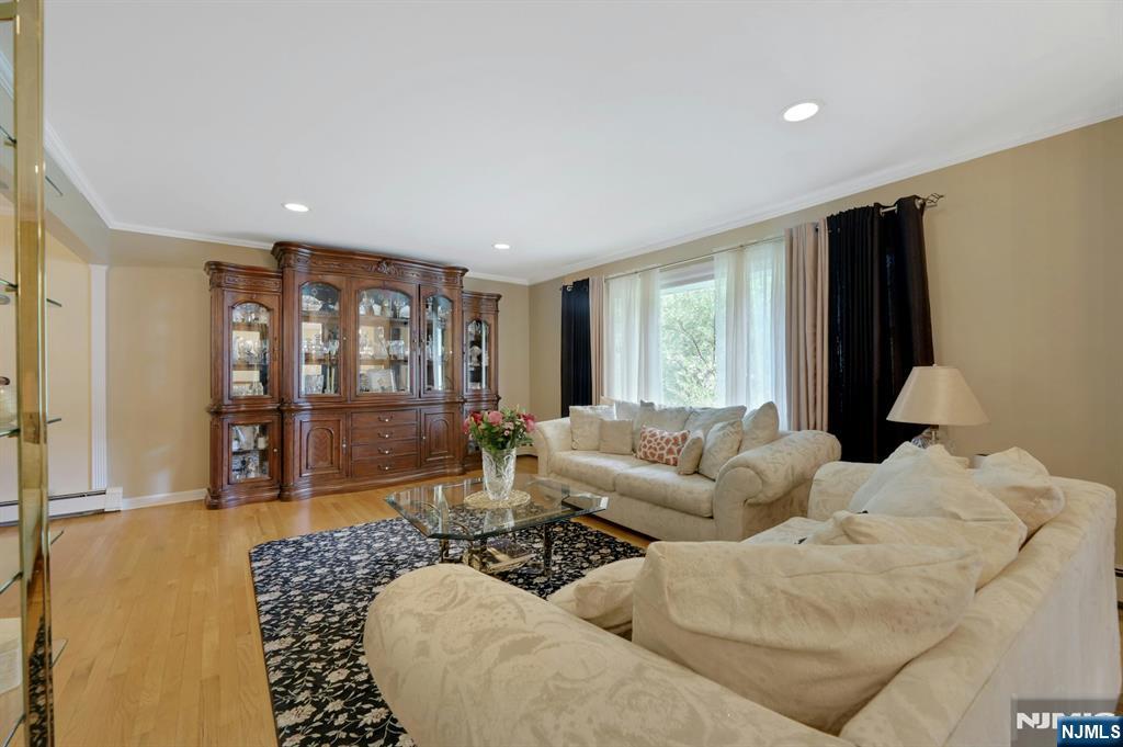 33 Hurlbut Street - Photo 5