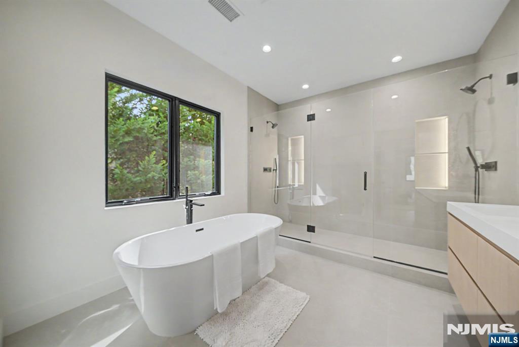 66 Jefferson Avenue — photo 33