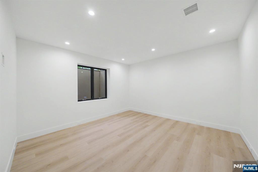 66 Jefferson Avenue — photo 43