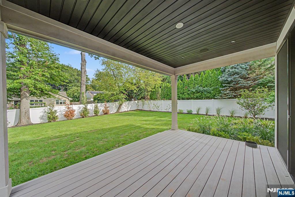 66 Jefferson Avenue — photo 46