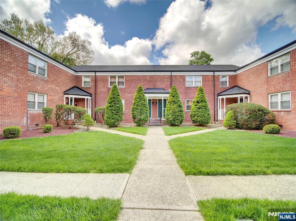 138 Lincoln Street B4 - Photo 1