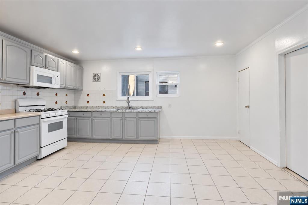 303 43rd Street - Photo 2