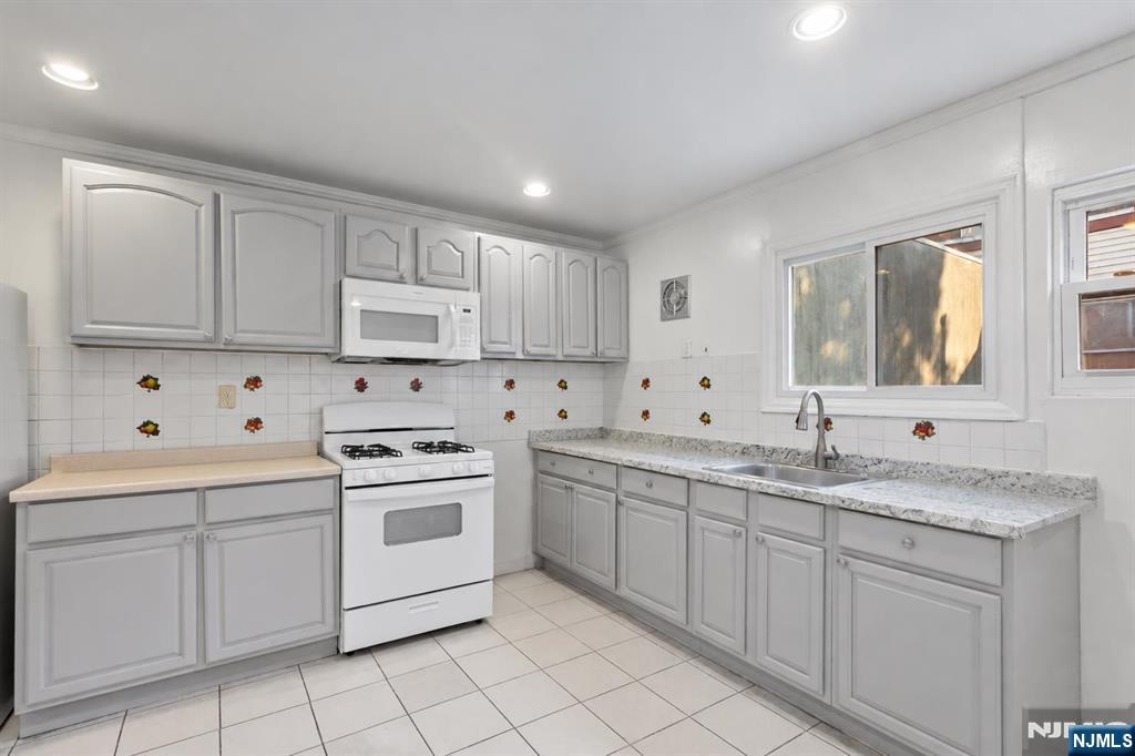 303 43rd Street - Photo 3