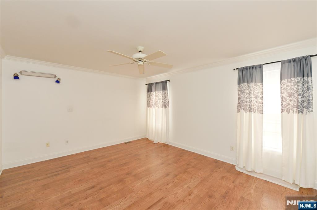 215 Stratford Drive - Photo 3