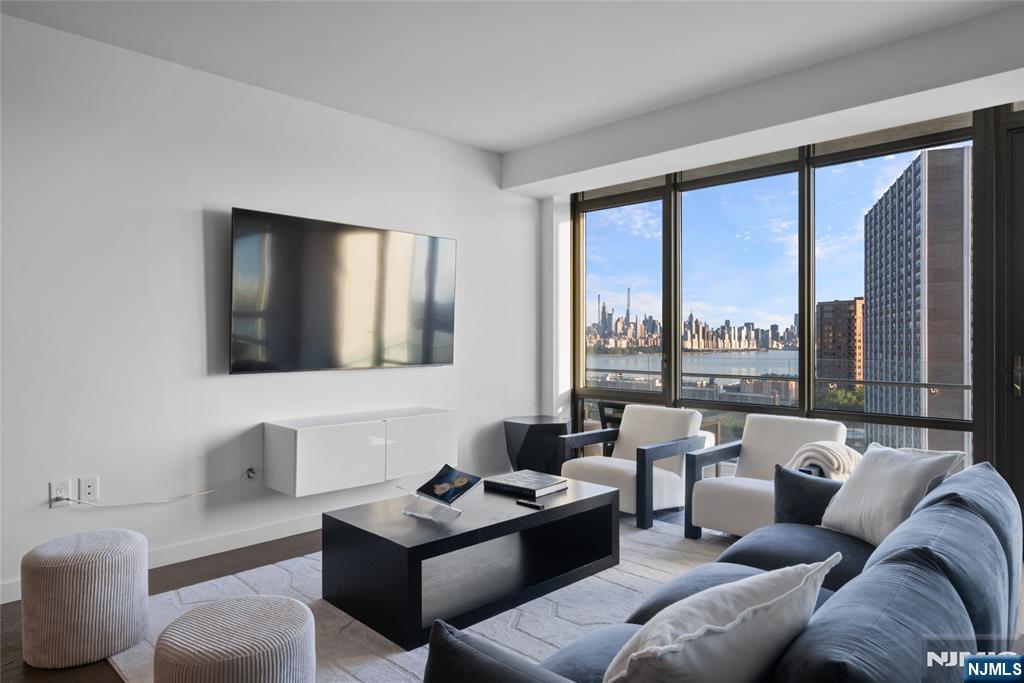 320 Adolphus Avenue 807 - Photo 1