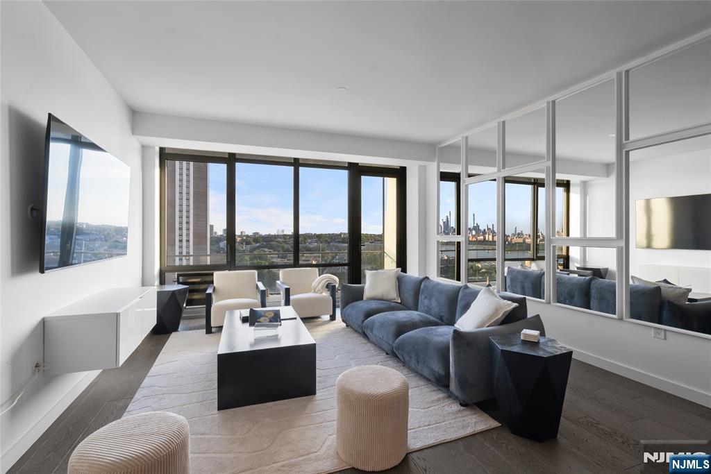 320 Adolphus Avenue 807 - Photo 2
