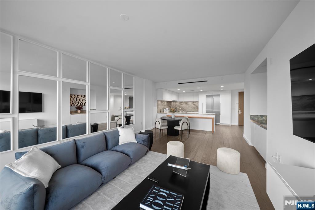 320 Adolphus Avenue 807 - Photo 3