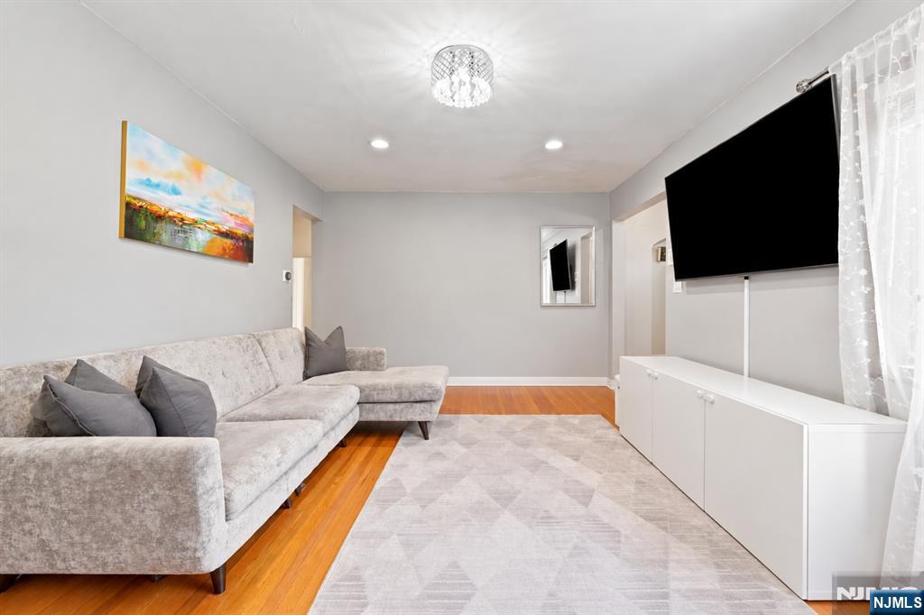 9-06 6th Street - Photo 5