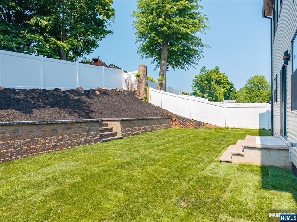 Photo 3 of Single family home for sale at 15 Edison St, Clifton, NJ 07013 | MLS# 26033965 | Listing updated on 2026-09-19