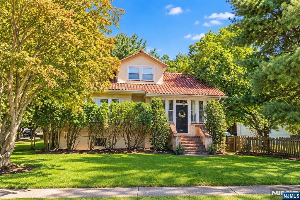 580 Wyckoff Avenue - Photo 1
