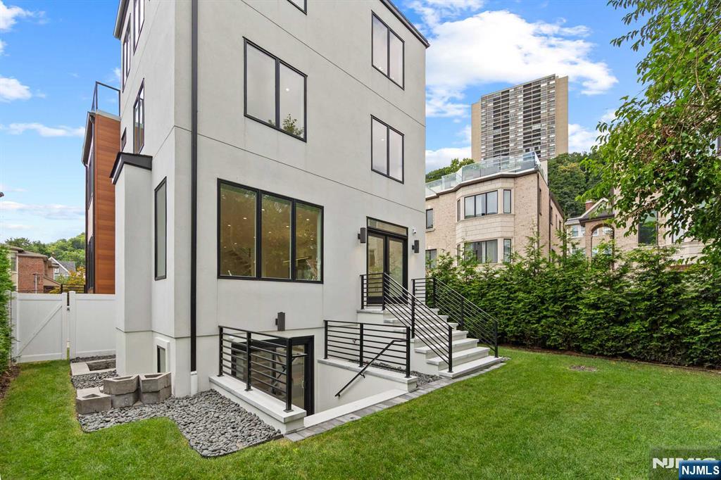 13 Lasher Lane — photo 49