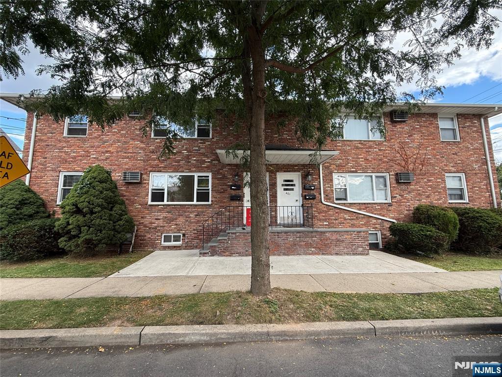 405 8th Street 2L - Photo 1