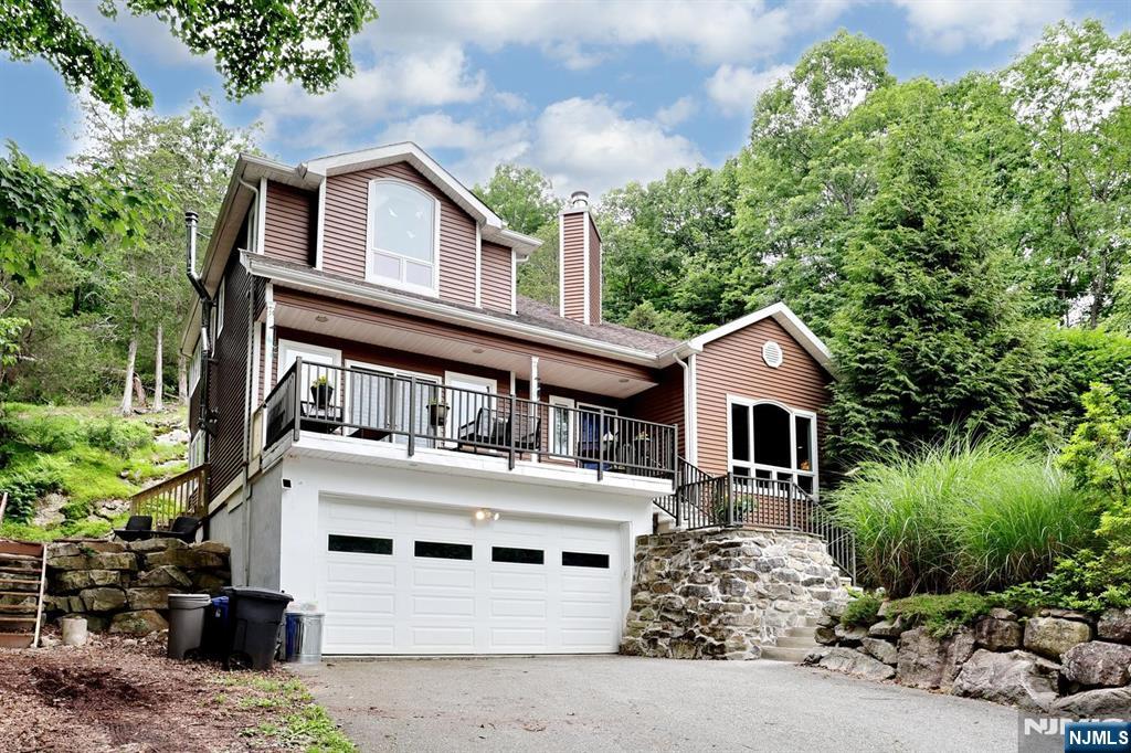 Photo 1 of Single family home for sale at 121 Magee Rd, Ringwood, NJ 07456 | MLS# 26033984 | Listing updated on 2026-09-09