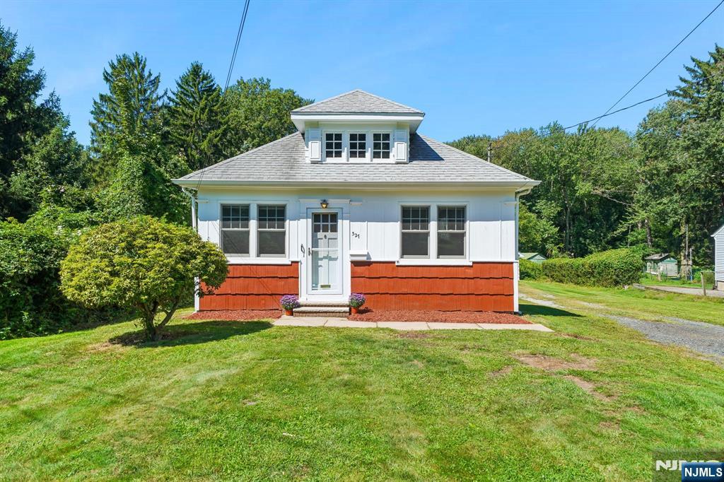 327 E Saint Cloud Avenue - Photo 1