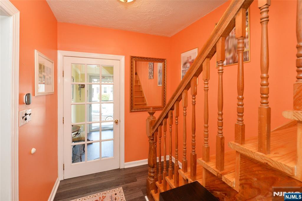 61 Bergen Avenue - Photo 4