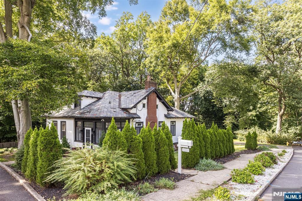 Photo 2 of Sale Pending at 37 Forest Dr, Bloomfield, NJ 07003 | MLS# 26034017 | Listing updated on 2026-09-16