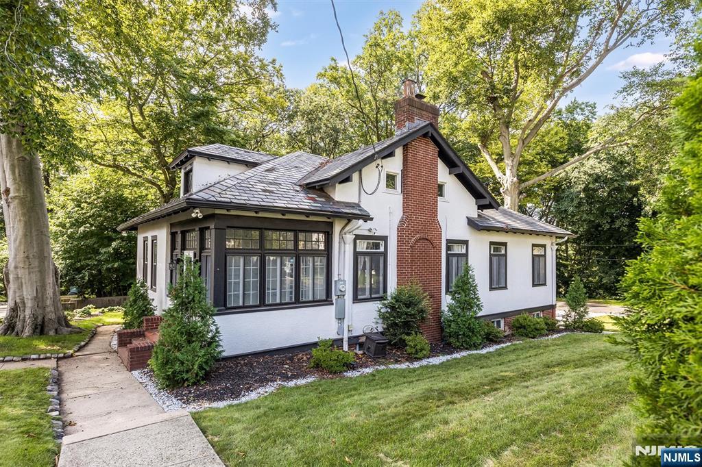 Photo 3 of Sale Pending at 37 Forest Dr, Bloomfield, NJ 07003 | MLS# 26034017 | Listing updated on 2026-09-16