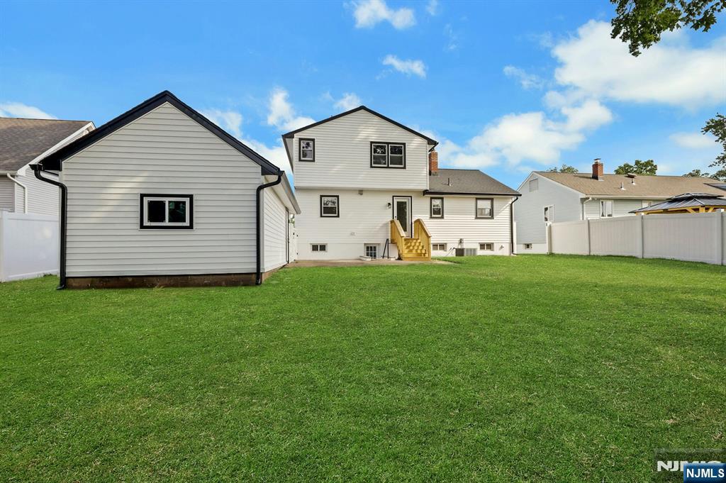 300 John Ochs Drive - Photo 3