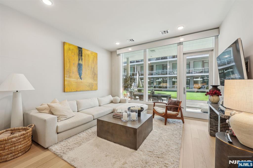 3 Somerset Lane 316 - Photo 1