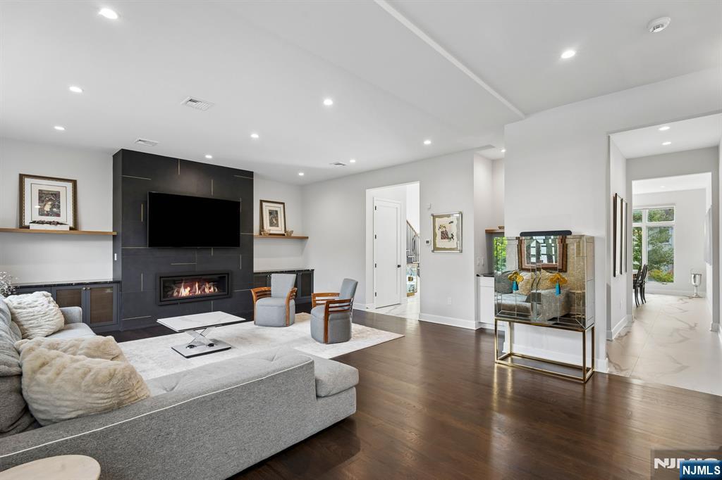 29 Roslyn Avenue — photo 18