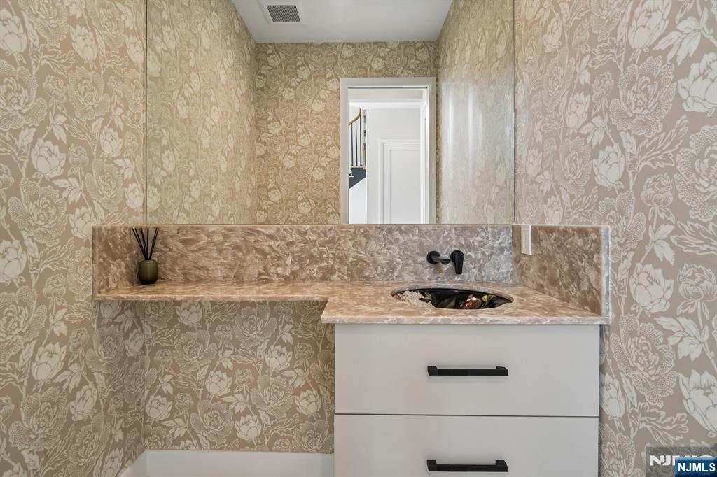 29 Roslyn Avenue — photo 23