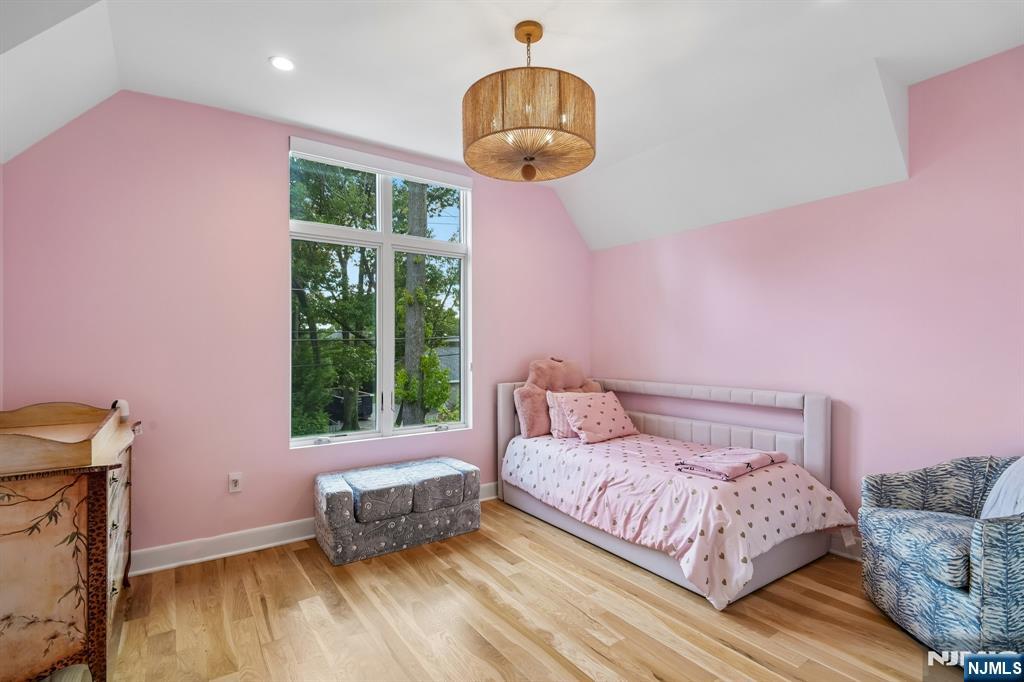 29 Roslyn Avenue — photo 32