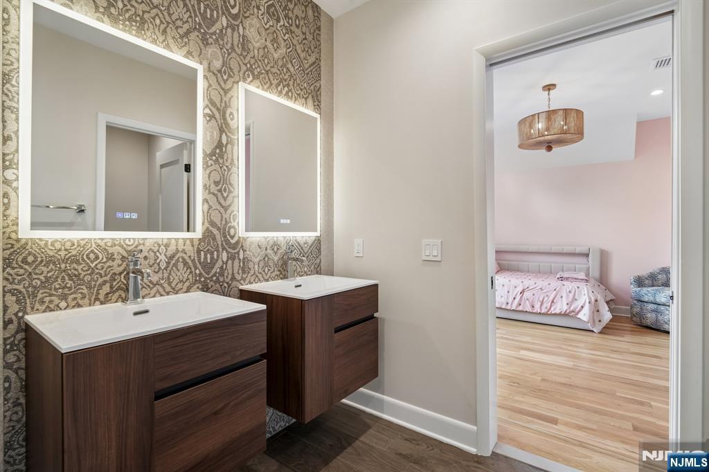 29 Roslyn Avenue — photo 33