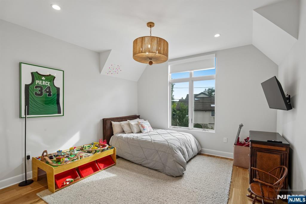 29 Roslyn Avenue — photo 34