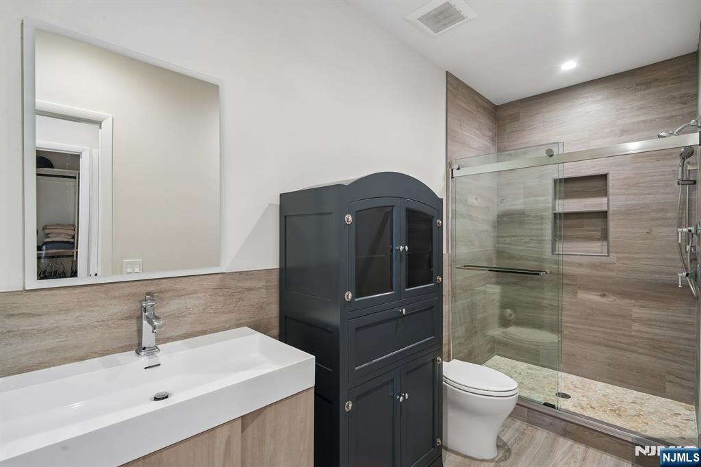29 Roslyn Avenue — photo 36