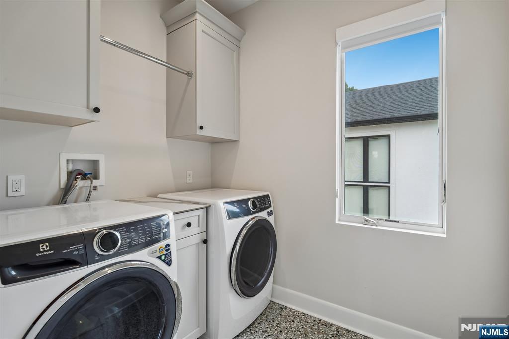 29 Roslyn Avenue — photo 37