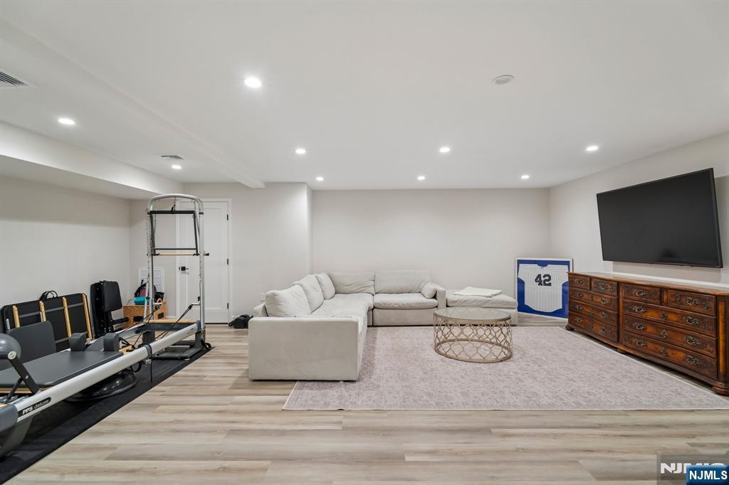 29 Roslyn Avenue — photo 39