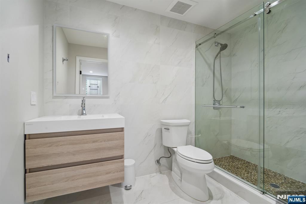 29 Roslyn Avenue — photo 42