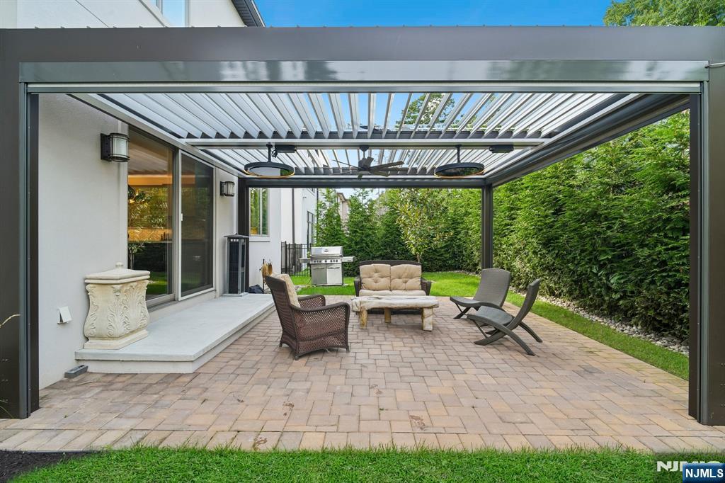 29 Roslyn Avenue — photo 43