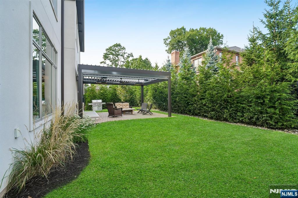 29 Roslyn Avenue — photo 44