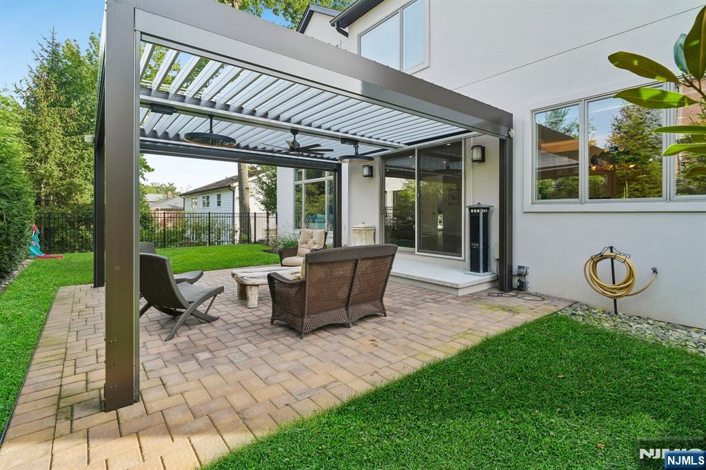 29 Roslyn Avenue — photo 45