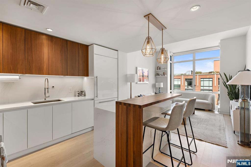 1000 Maxwell Lane PH12G