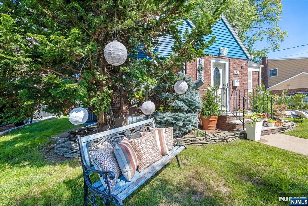 Photo 3 of Single family home for sale at 253 Birchwood Rd, New Milford, NJ 07646 | MLS# 26034111 | Listing updated on 2026-09-13