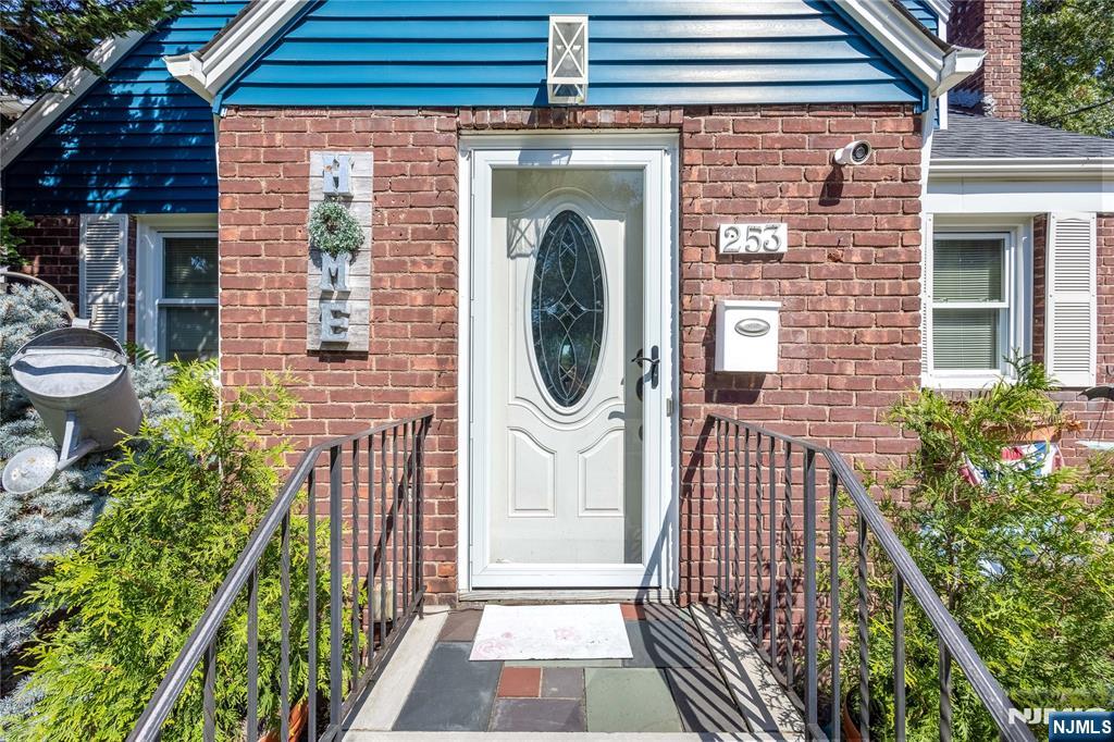 Photo 3 of Single family home for sale at 253 Birchwood Rd, New Milford, NJ 07646 | MLS# 26034111 | Listing updated on 2026-09-13