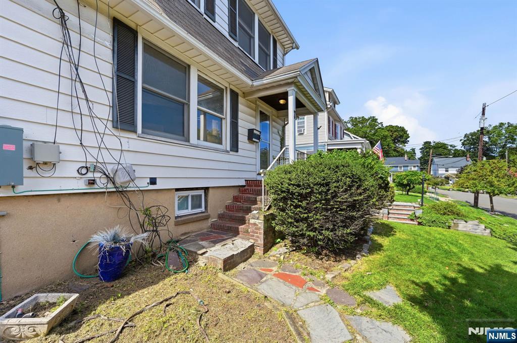 Photo 2 of Single family home for sale at 7 Harvard Ter, West Orange, NJ 07052 | MLS# 26034119 | Listing updated on 2026-09-15
