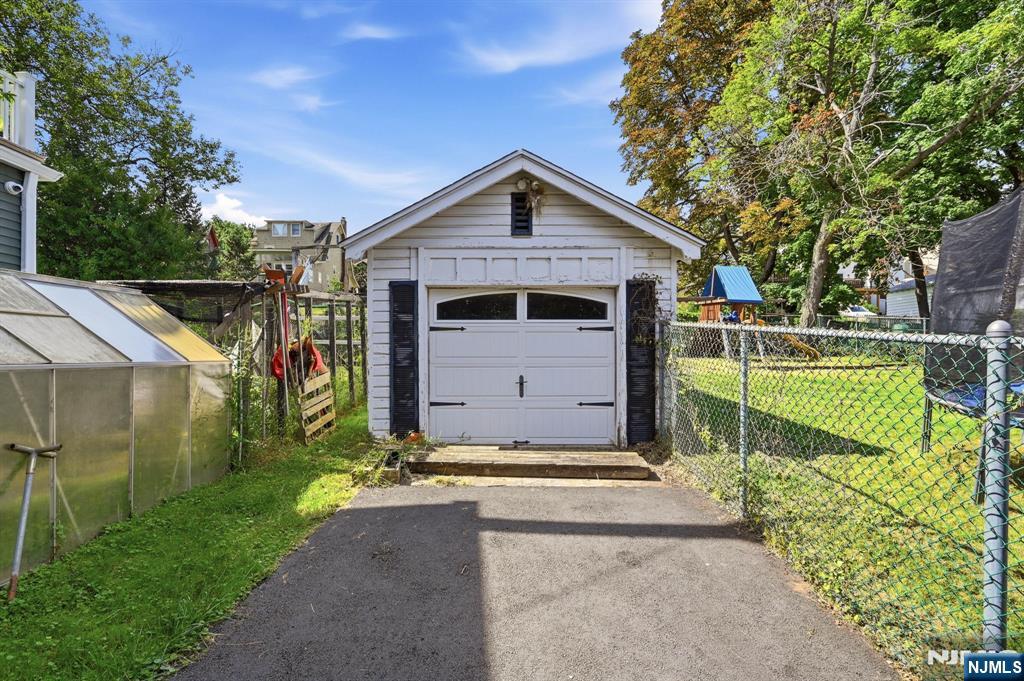 Photo 4 of Single family home for sale at 7 Harvard Ter, West Orange, NJ 07052 | MLS# 26034119 | Listing updated on 2026-09-15